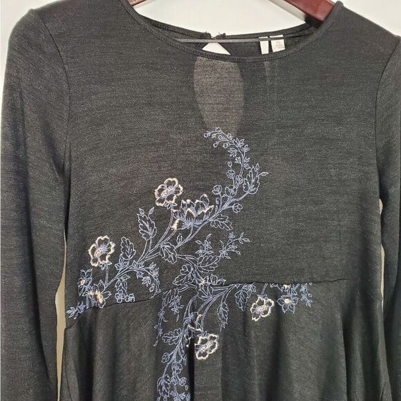 Lauran Conrad M Black Embroidered Peplum Sweater - Picture 5 of 7